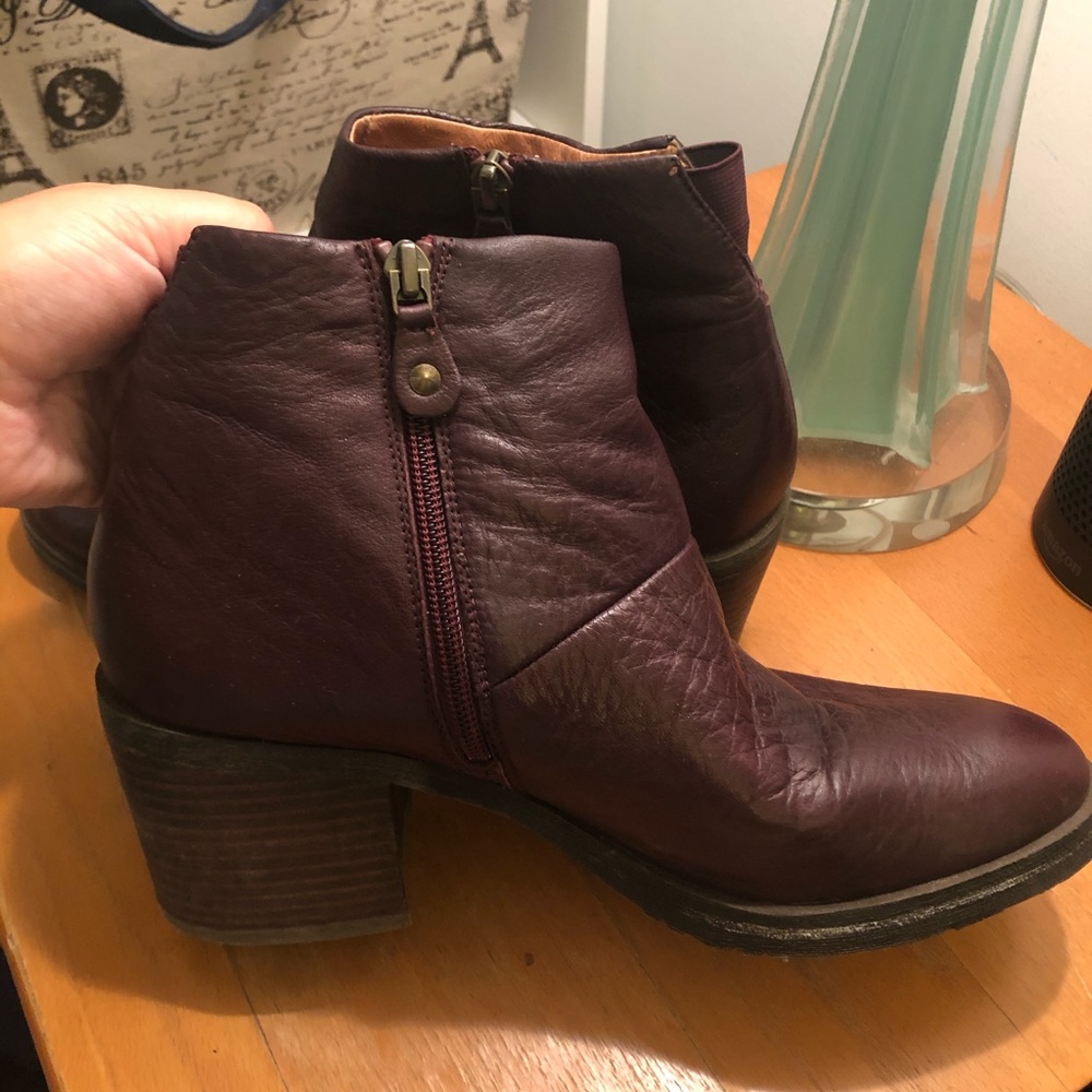 Gentle souls almond toe burgundy boots